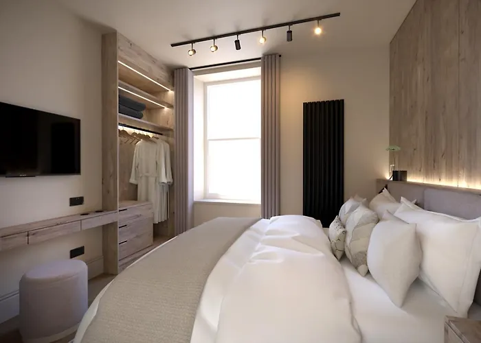 East Parade Collection, Courtyard 37a